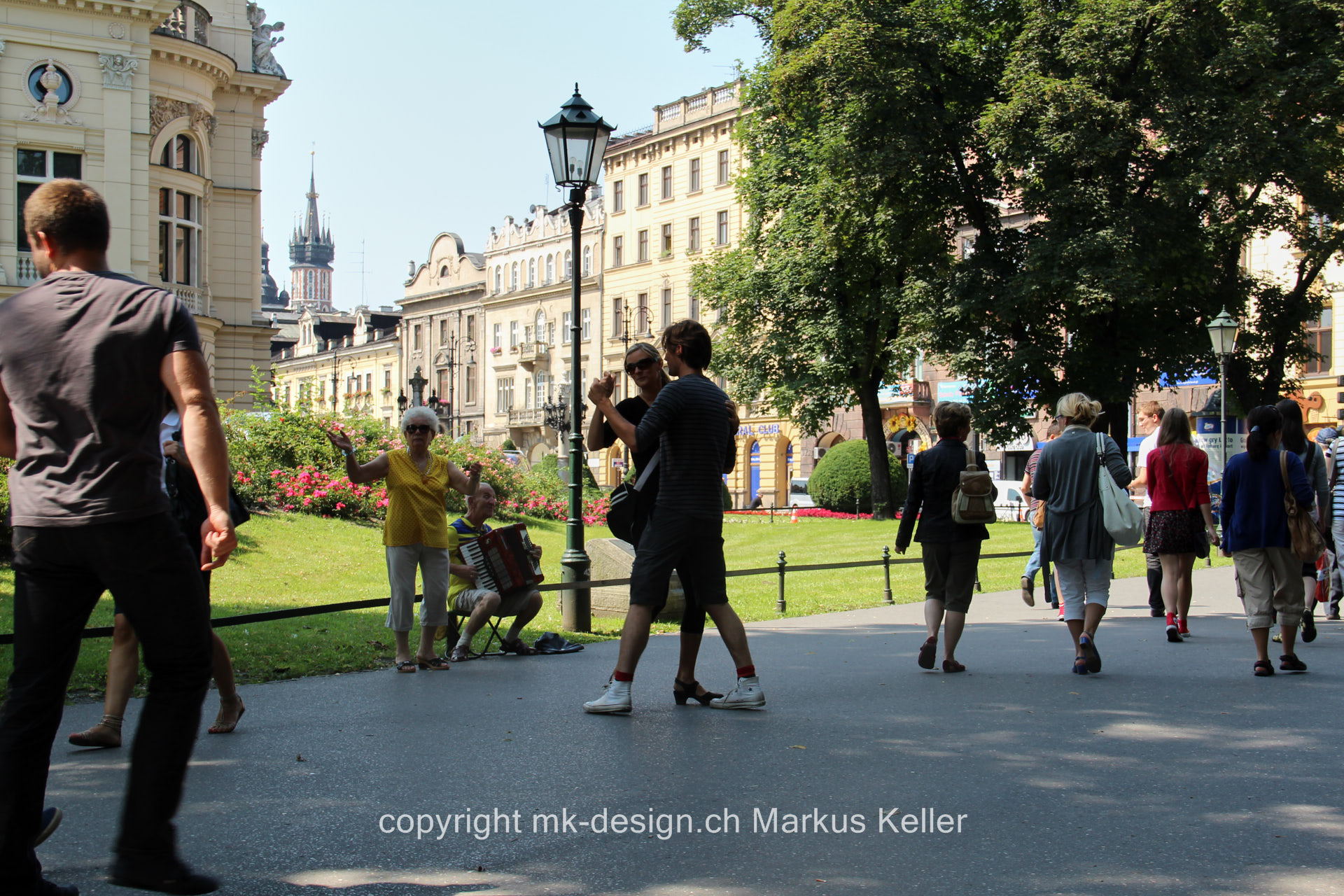 Mensch   Musikant/Akteur   Bauwerk   Park/Platz/Strasse   